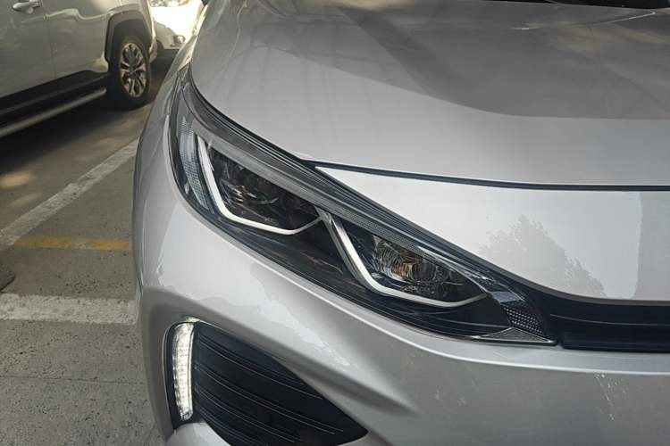 Used Toyota Wildlander New Energy 2023 High-Performance Edition 2.5L Four-Wheel Drive GT Version Right Front Headlight