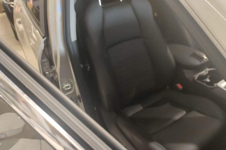 Used Toyota Wildlander New Energy 2023 High-Performance Version 2.5L Two-Wheel Drive Dynamic Edition Right Front Seat