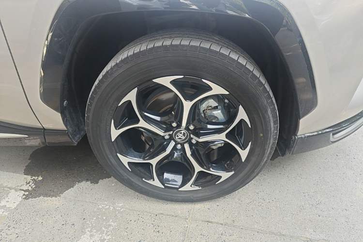 Used Toyota Wildlander New Energy 2023 High-Performance Edition 2.5L Four-Wheel Drive GT Version Right Front Wheel Hub