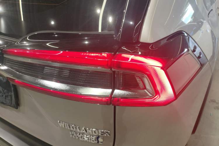Used Toyota Wildlander New Energy 2023 High-Performance Version 2.5L Two-Wheel Drive Dynamic Edition Right Rear Taillight