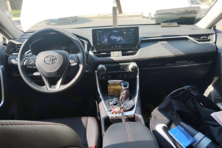 Used Toyota Wildlander New Energy 2023 High-Performance Edition 2.5L Four-Wheel Drive GT Version Center Console
