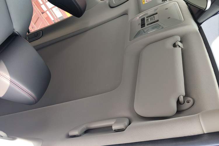 Used Toyota Wildlander New Energy 2023 High-Performance Version 2.5L Two-Wheel Drive Dynamic Edition Headliner