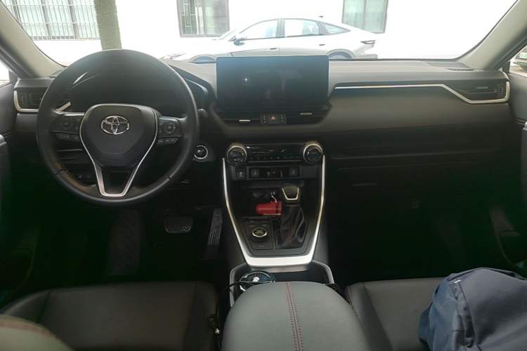Used Toyota Wildlander New Energy 2023 High-Performance Edition 2.5L Four-Wheel Drive GT Version Center Console