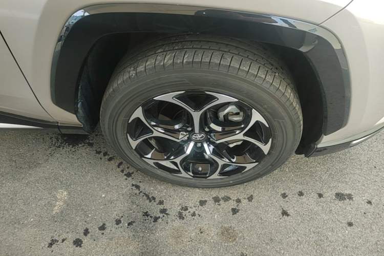Used Toyota Wildlander New Energy 2023 High-Performance Edition 2.5L Four-Wheel Drive GT Version Right Front Wheel Hub