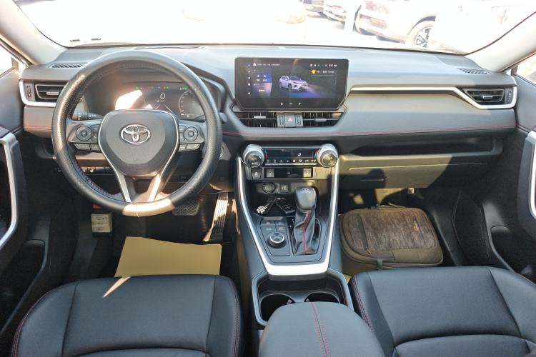 Used Toyota Wildlander New Energy 2024 2.5L Smart Plug-in Dual-Motor Two-Wheel Drive Powerful Engine Center Console