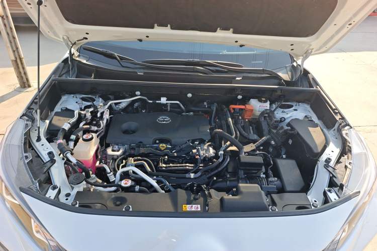 Used Toyota Wildlander New Energy 2024 2.5L Smart Plug-in Dual-Motor Two-Wheel Drive Powerful Engine Engine Bay