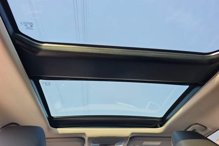 Used Toyota Wildlander New Energy 2024 2.5L Smart Plug-in Dual-Motor Two-Wheel Drive Powerful Engine Headliner