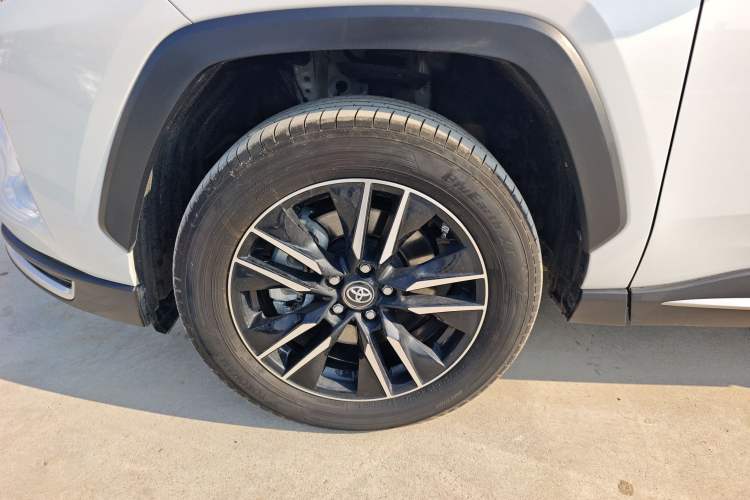 Used Toyota Wildlander New Energy 2024 2.5L Smart Plug-in Dual-Motor Two-Wheel Drive Powerful Engine Left Front Wheel Hub