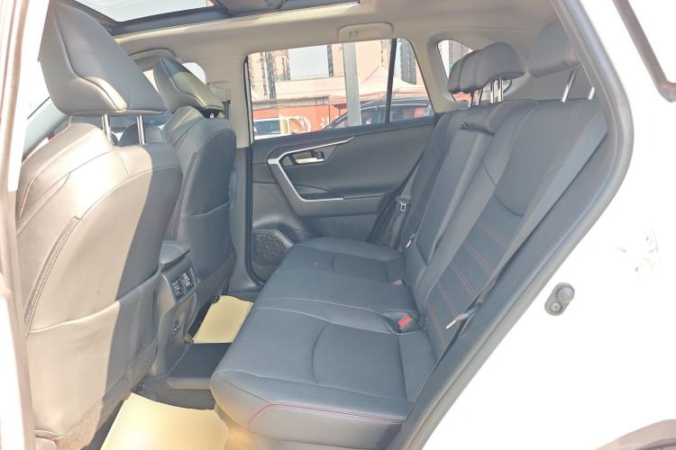 Used Toyota Wildlander New Energy 2024 2.5L Smart Plug-in Dual-Motor Two-Wheel Drive Powerful Engine Left Rear Seat
