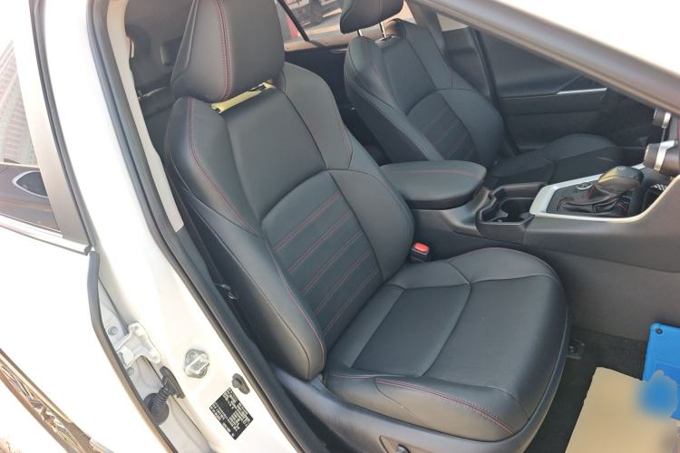 Used Toyota Wildlander New Energy 2024 2.5L Smart Plug-in Dual-Motor Two-Wheel Drive Powerful Engine Right Front Seat