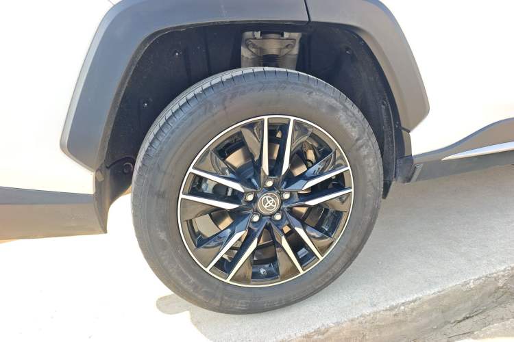 Used Toyota Wildlander New Energy 2024 2.5L Smart Plug-in Dual-Motor Two-Wheel Drive Powerful Engine Right Rear Wheel Hub