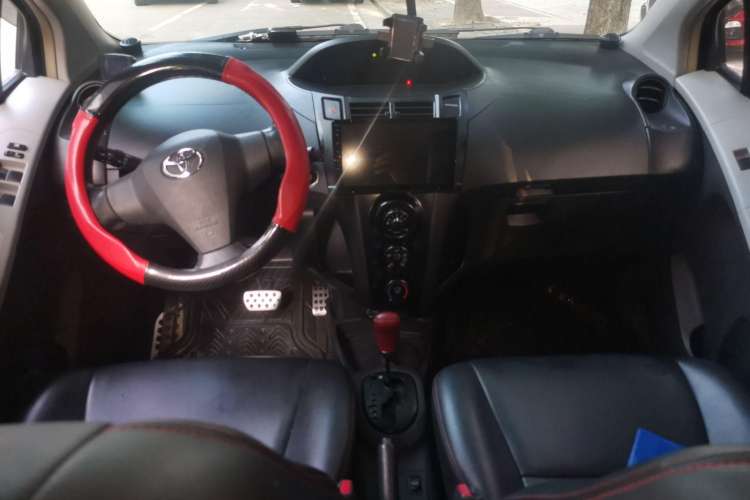 Used Toyota Yaris 2008 1.6 RS Automatic Supreme Dynamic Edition Center Console