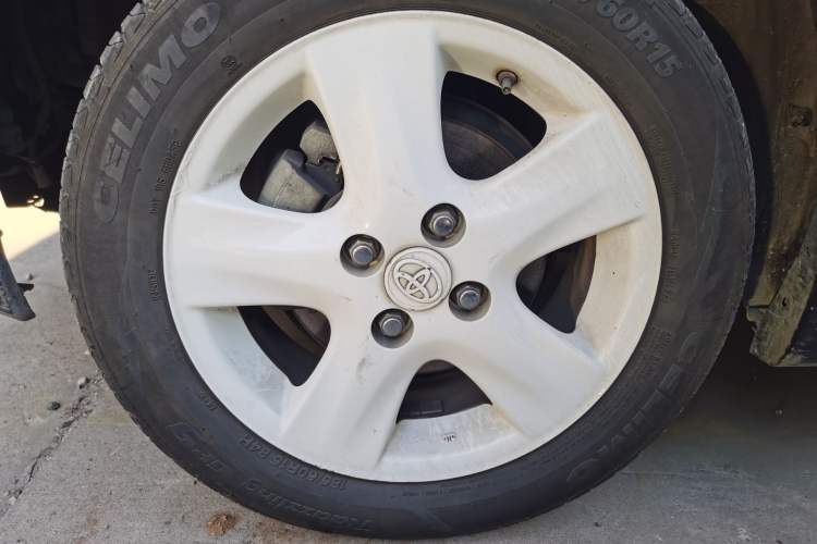 Used Toyota Yaris 2008 1.6 RS Automatic Supreme Edition Right Front Wheel Hub