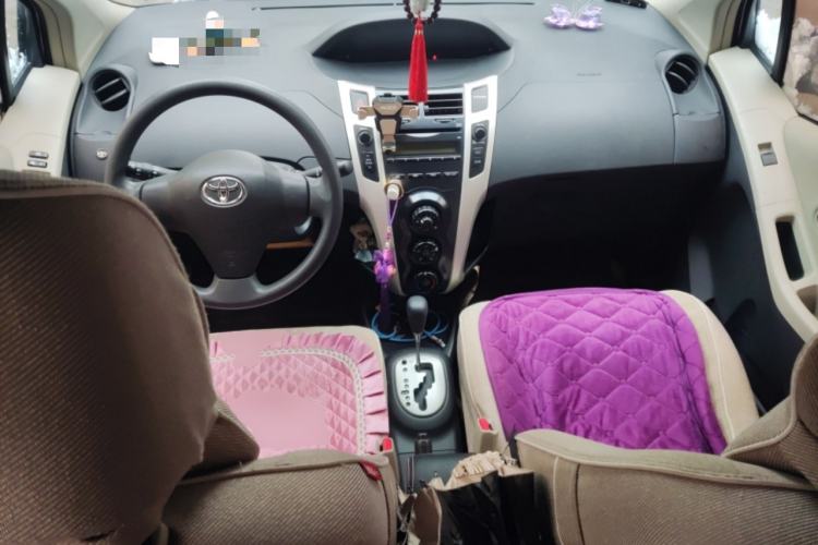 Used Toyota Yaris 2008 1.6G Automatic Deluxe Edition Center Console