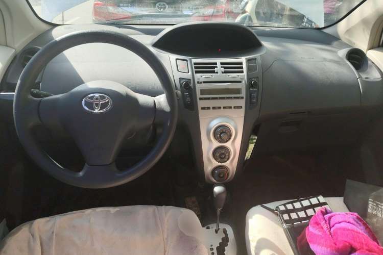 Used Toyota Yaris 2008 1.6G Automatic Deluxe Smart Edition Center Console