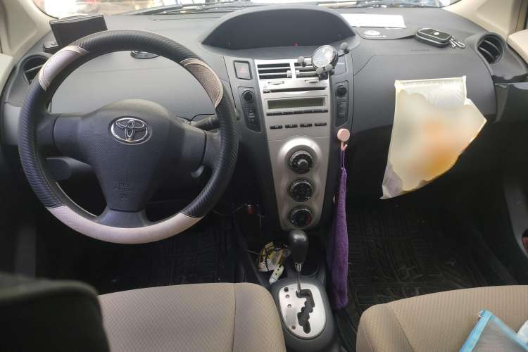 Used Toyota Yaris 2008 1.6G Automatic Deluxe Smart Edition Center Console