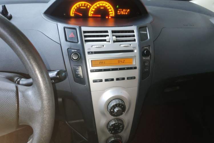 Used Toyota Yaris 2009 1.6E Automatic Comfort Edition Audio And AC Panel