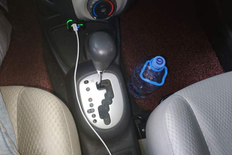 Used Toyota Yaris 2009 1.6E Automatic Comfort Edition Gear Lever
