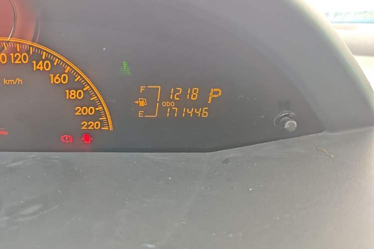 Used Toyota Yaris 2009 1.6E Automatic Comfort Edition Odometer Close Up