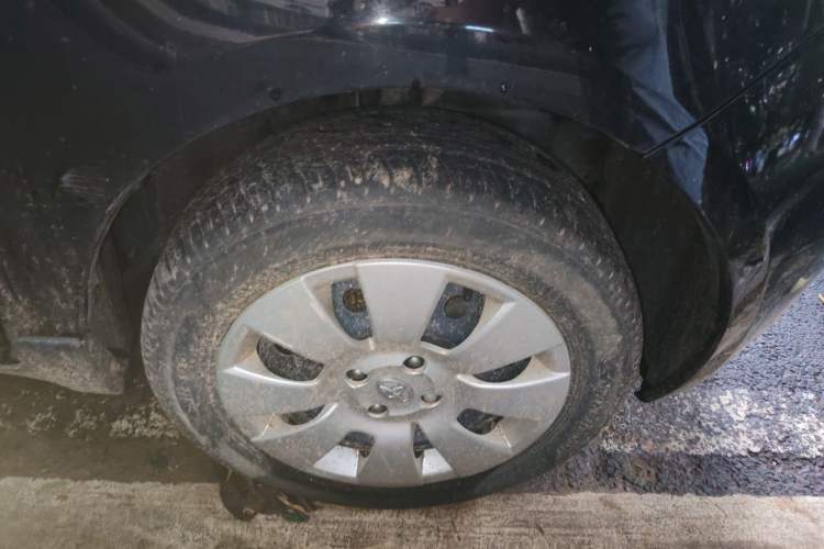 Used Toyota Yaris 2009 1.6E Automatic Comfort Edition Right Front Wheel Hub