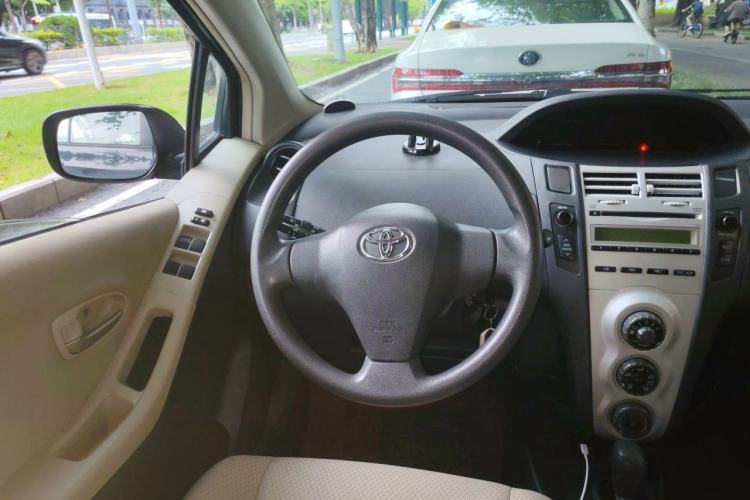 Used Toyota Yaris 2009 1.6E Automatic Comfort Edition Steering Wheel
