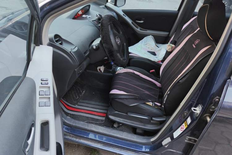 Used Toyota Yaris 2009 1.6E Automatic Comfort Edition Driver Seat