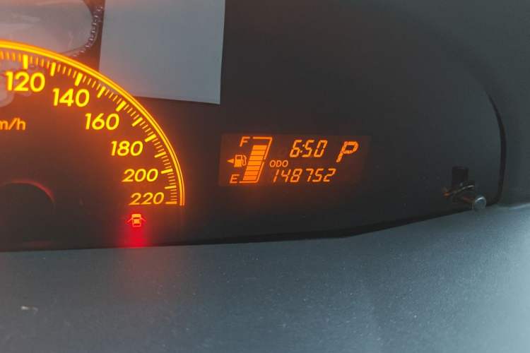 Used Toyota Yaris 2009 1.6E Automatic Comfort Edition Odometer Close Up