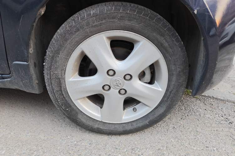 Used Toyota Yaris 2009 1.6E Automatic Comfort Edition Right Front Wheel Hub