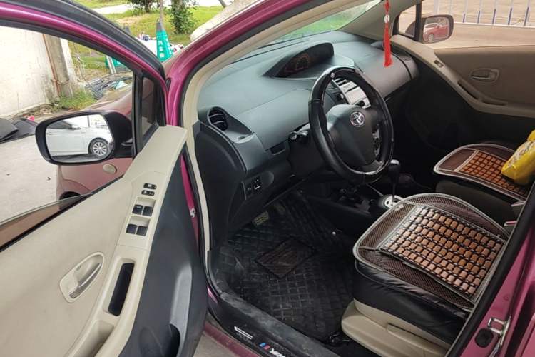Used Toyota Yaris 2009 1.6E Automatic Comfort Edition Driver Seat