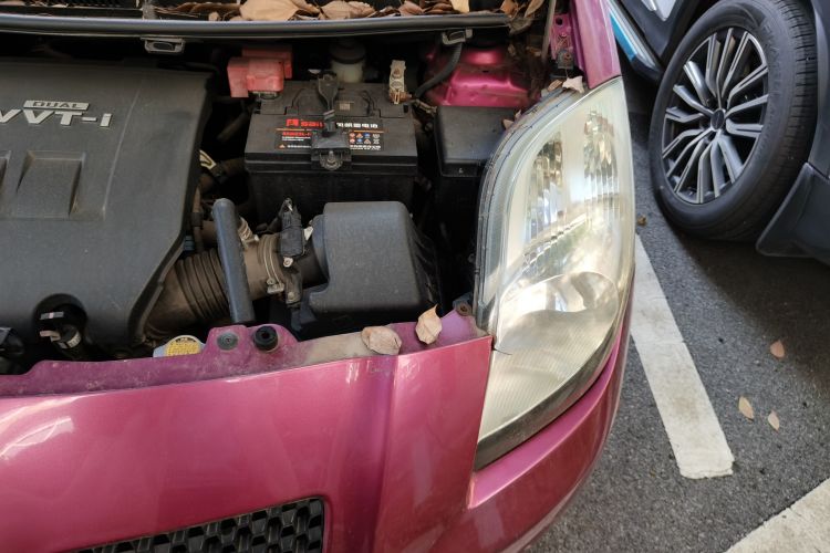 Used Toyota Yaris 2009 1.6E Automatic Comfort Edition Engine Bay Left