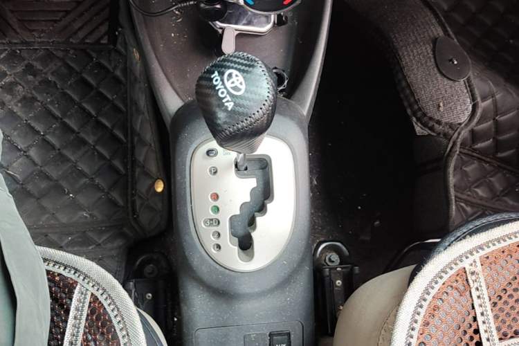 Used Toyota Yaris 2009 1.6E Automatic Comfort Edition Gear Lever