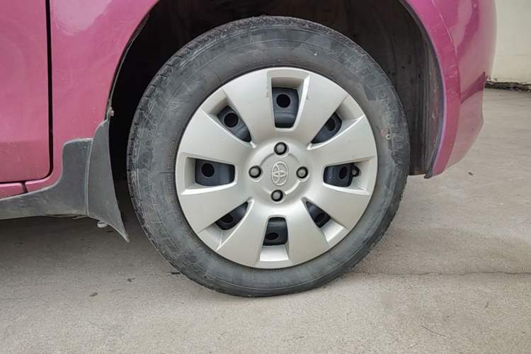 Used Toyota Yaris 2009 1.6E Automatic Comfort Edition Right Front Wheel Hub