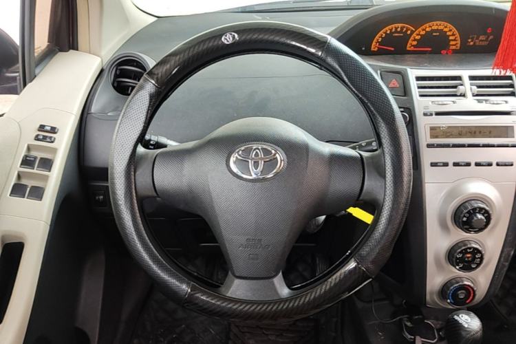 Used Toyota Yaris 2009 1.6E Automatic Comfort Edition Steering Wheel