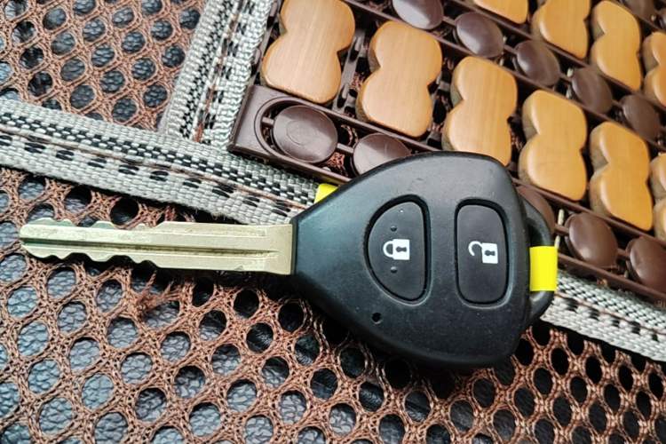 Used Toyota Yaris 2009 1.6E Automatic Comfort Edition Vehicle Key