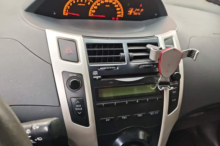 Used Toyota Yaris 2009 1.6E Automatic Comfort Edition Audio And AC Panel