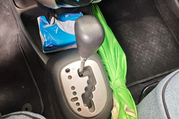 Used Toyota Yaris 2009 1.6E Automatic Comfort Edition Gear Lever