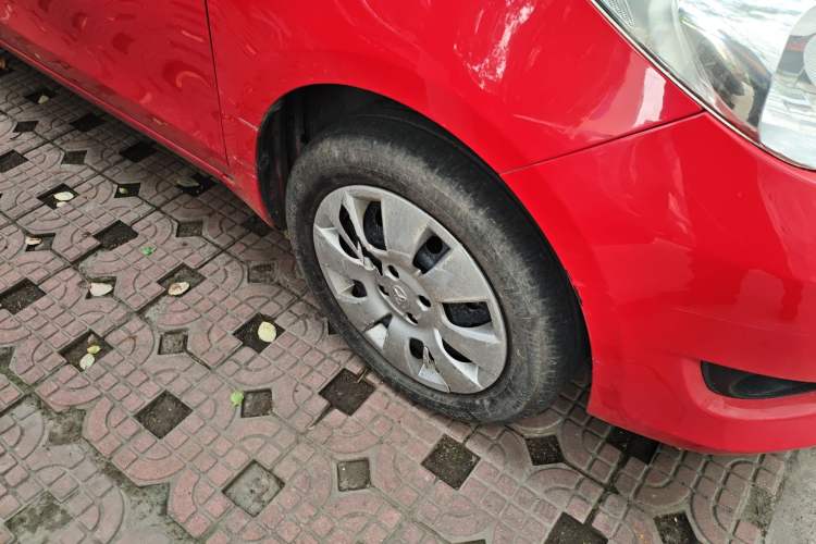 Used Toyota Yaris 2009 1.6E Automatic Comfort Edition Right Front Wheel Hub