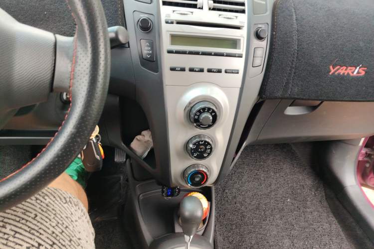 Used Toyota Yaris 2009 1.6E Automatic Comfort Edition Audio And AC Panel