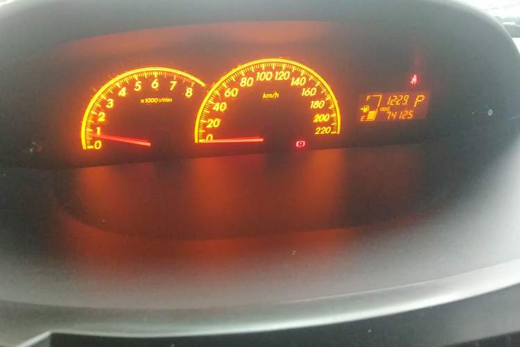 Used Toyota Yaris 2009 1.6E Automatic Comfort Edition Odometer Close Up