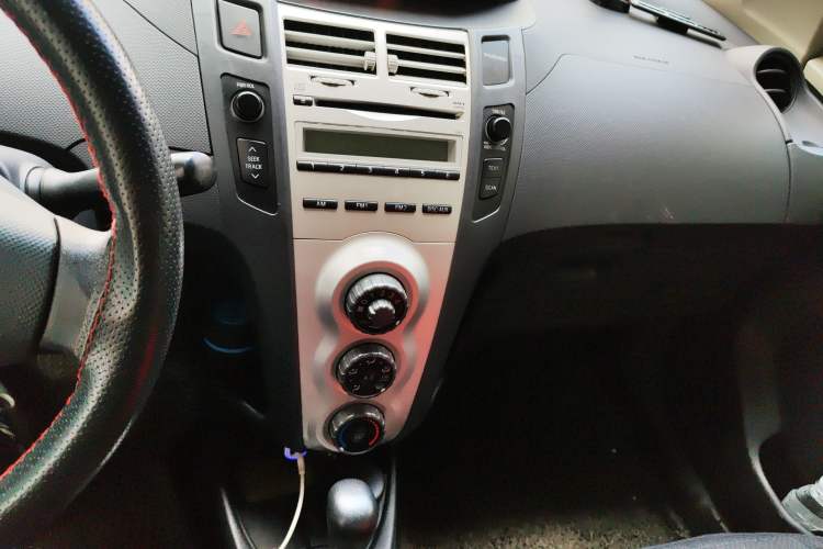 Used Toyota Yaris 2009 1.6E Automatic Comfort Edition Audio And AC Panel