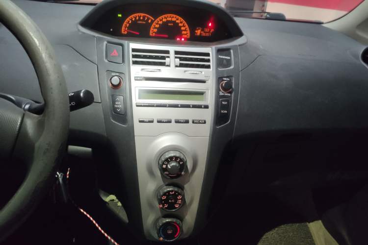 Used Toyota Yaris 2009 1.6E Automatic Comfort Edition Audio And AC Panel