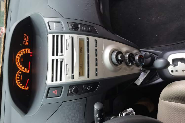 Used Toyota Yaris 2009 1.6E Automatic Comfort Edition Audio And AC Panel