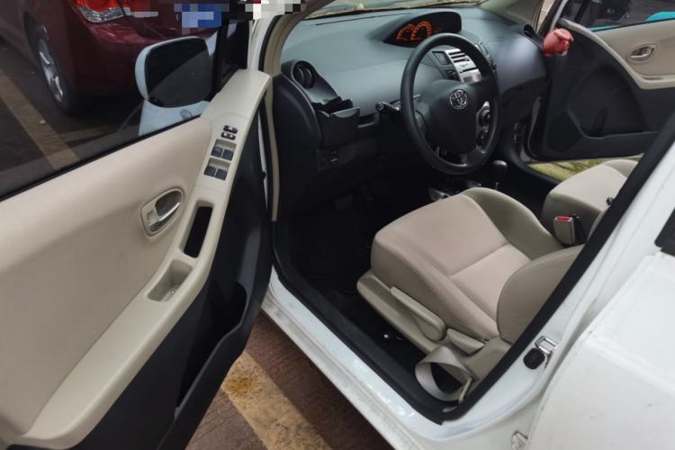 Used Toyota Yaris 2009 1.6E Automatic Comfort Edition Driver Seat