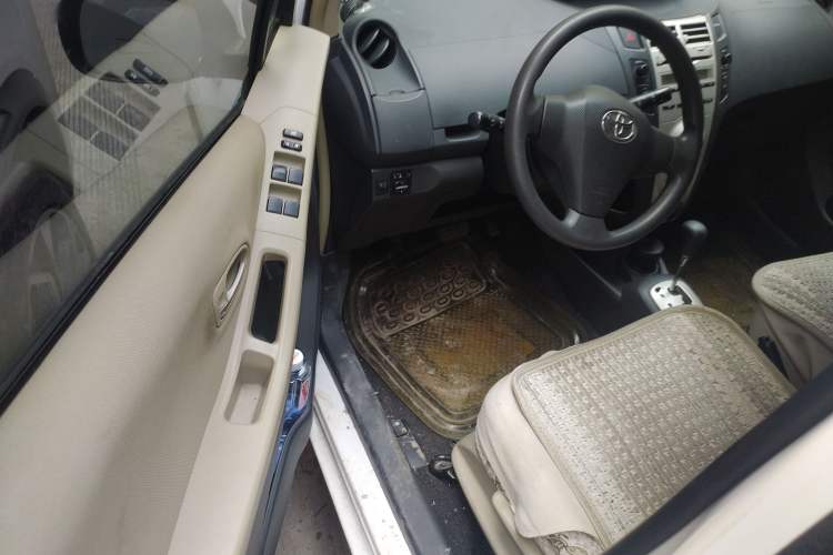 Used Toyota Yaris 2009 1.6E Automatic Comfort Edition Driver Seat