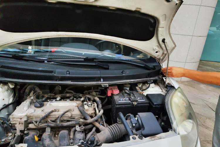 Used Toyota Yaris 2009 1.6E Automatic Comfort Edition Engine Bay Left