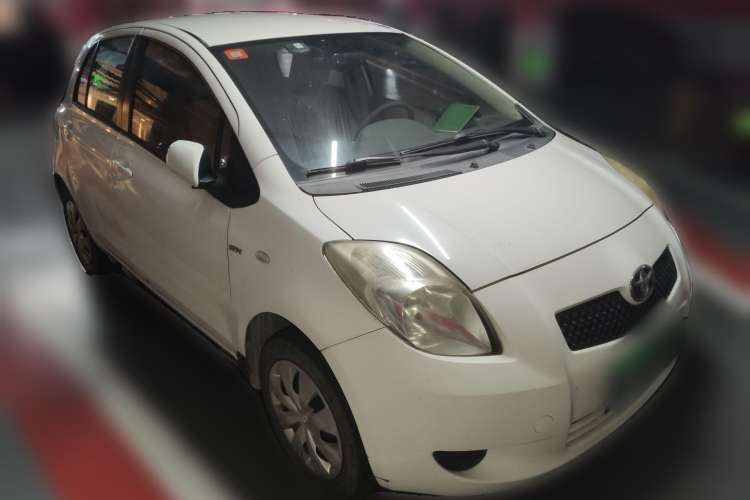 Used Toyota Yaris 2009 1.6E Automatic Comfort Edition Front Right 45 Deg