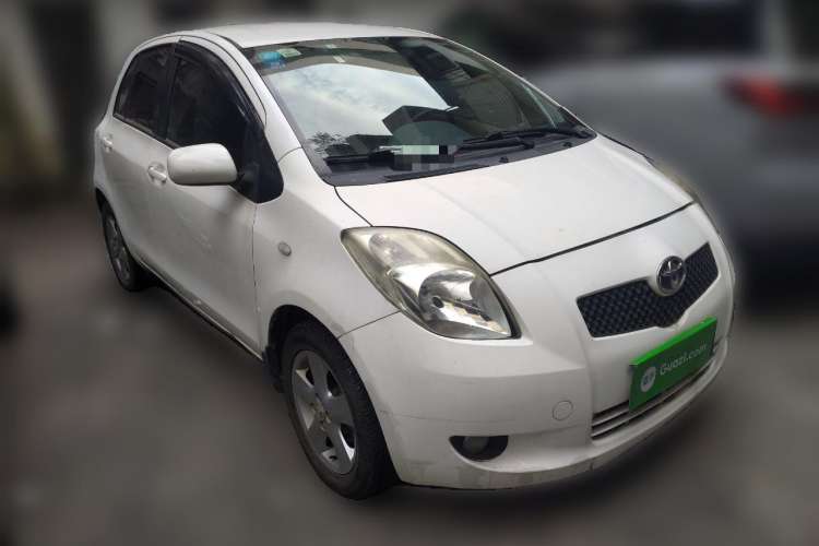Used Toyota Yaris 2009 1.6E Automatic Comfort Edition Front Right 45 Deg