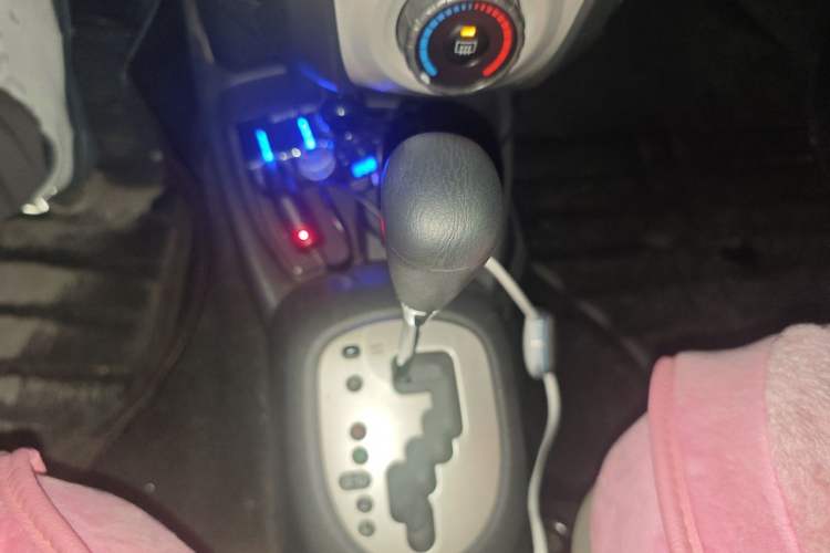 Used Toyota Yaris 2009 1.6E Automatic Comfort Edition Gear Lever