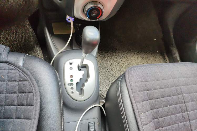 Used Toyota Yaris 2009 1.6E Automatic Comfort Edition Gear Lever