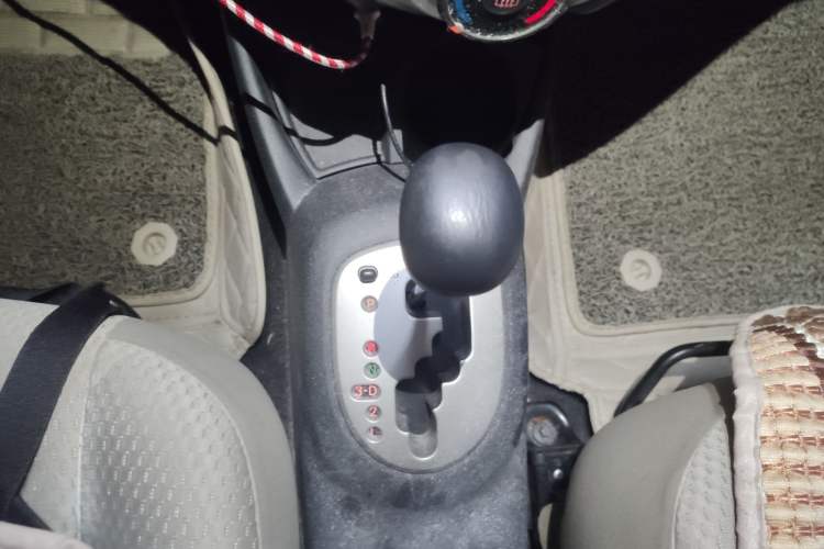 Used Toyota Yaris 2009 1.6E Automatic Comfort Edition Gear Lever